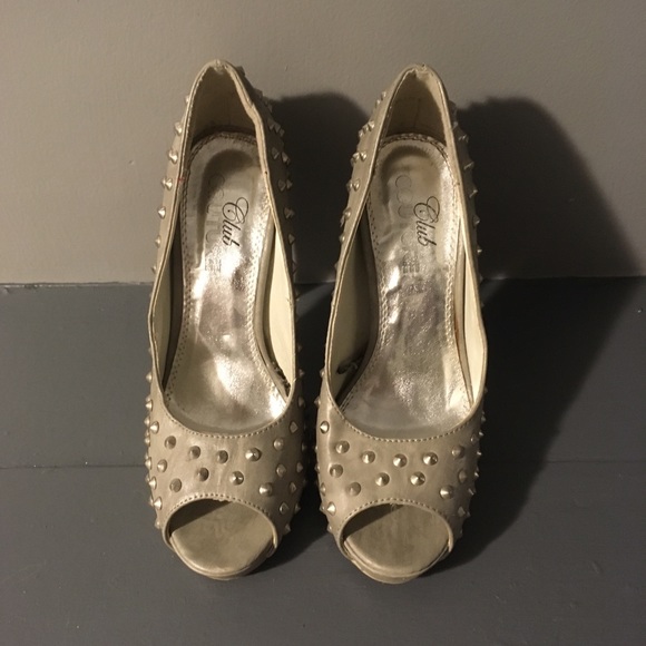 Stud heels - Picture 2 of 4